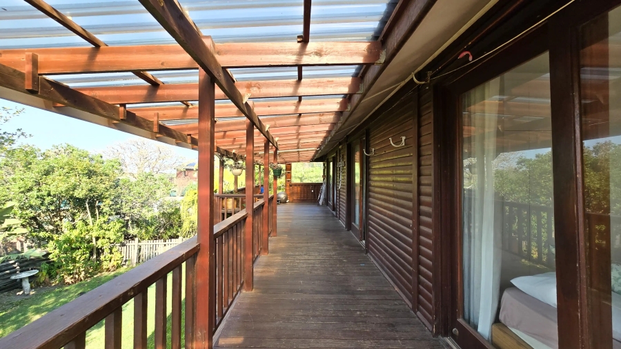 6 Bedroom Property for Sale in Cove Rock Eastern Cape